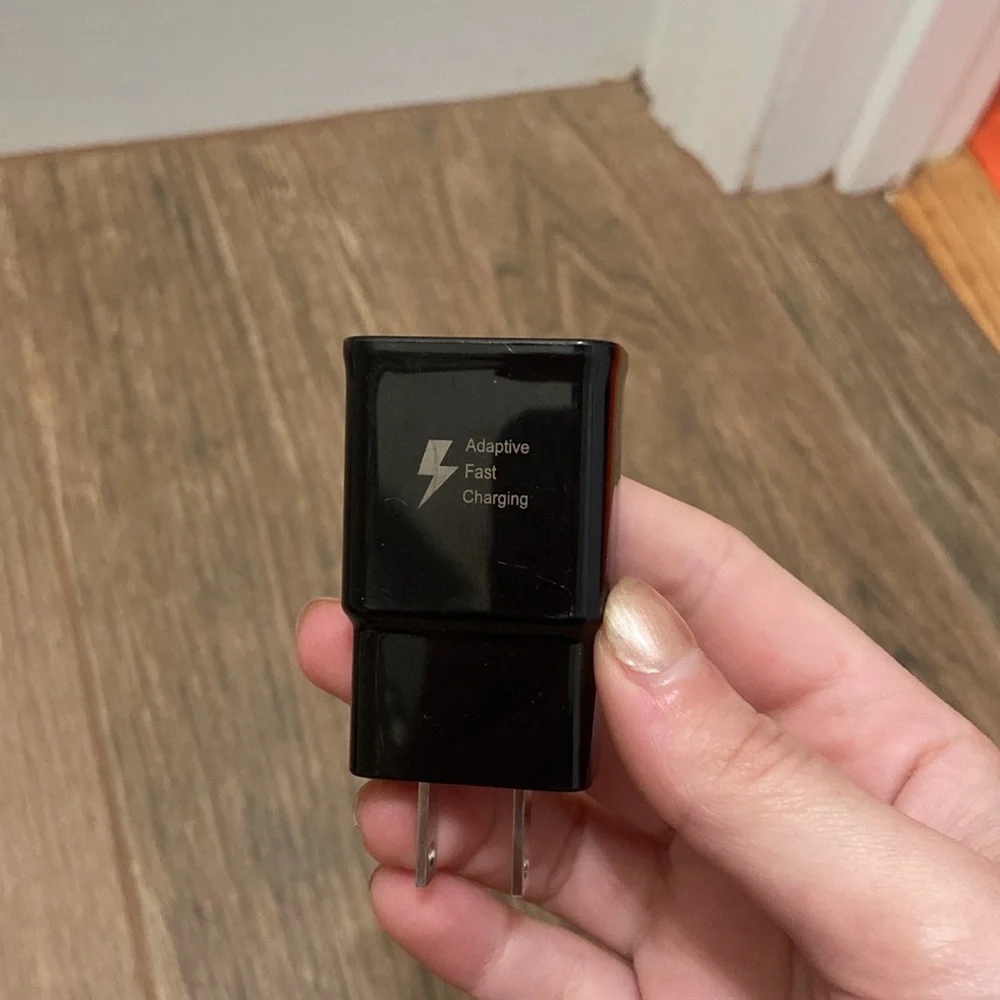 🧡 travel adapter